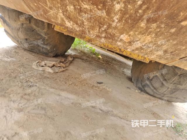 正后側(cè)（壓路機(jī)前后車架）