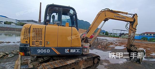右前45(整機(jī)外觀) 右前45(整機(jī)外觀)