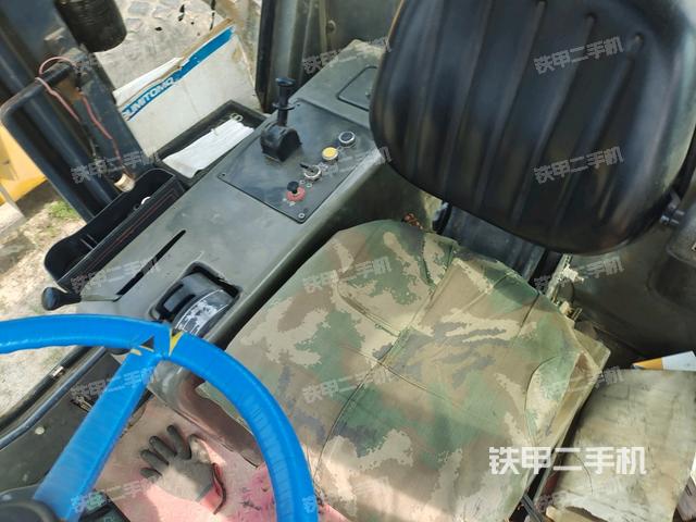 驾驶室顶蓬内(压路机驾驶室) 驾驶室顶蓬内(压路机驾驶室)