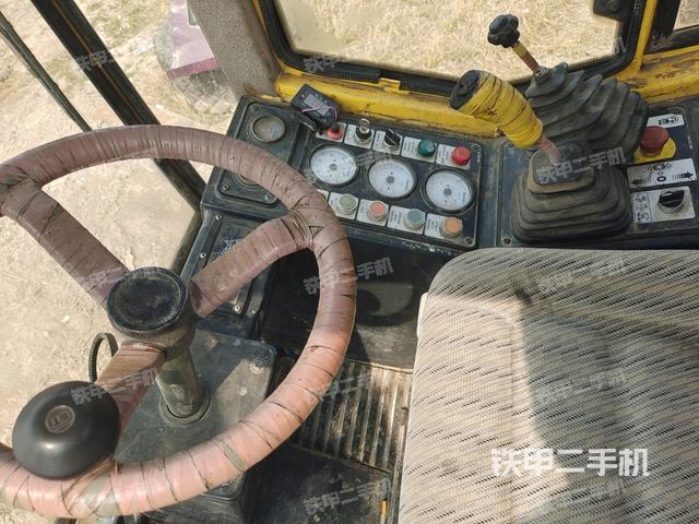 后玻璃角標（壓路機駕駛室）