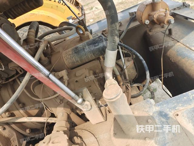 风扇及皮带(压路机发动机舱) 风扇及皮带(压路机发动机舱)