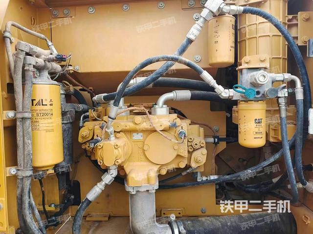 液压泵舱室正面整体(整机外观) 液压泵舱室正面整体(整机外观)