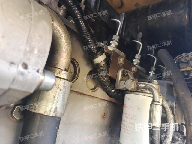 散熱器全景（壓路機發(fā)動機艙）