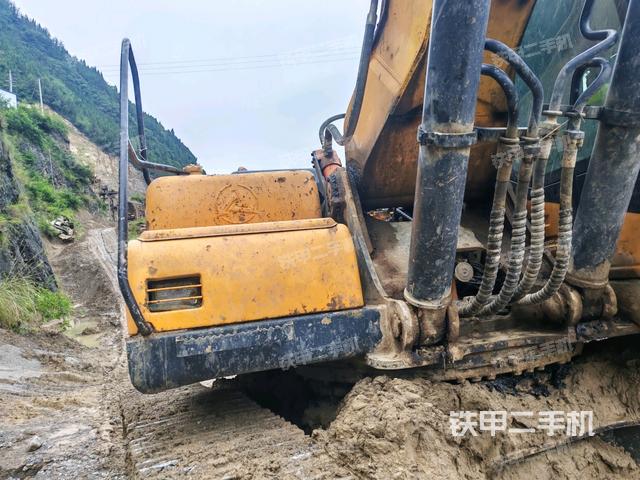 大臂油缸整體?豎拍(工作和回轉(zhuǎn)裝置) 大臂油缸整體?豎拍(工作和回轉(zhuǎn)裝置)