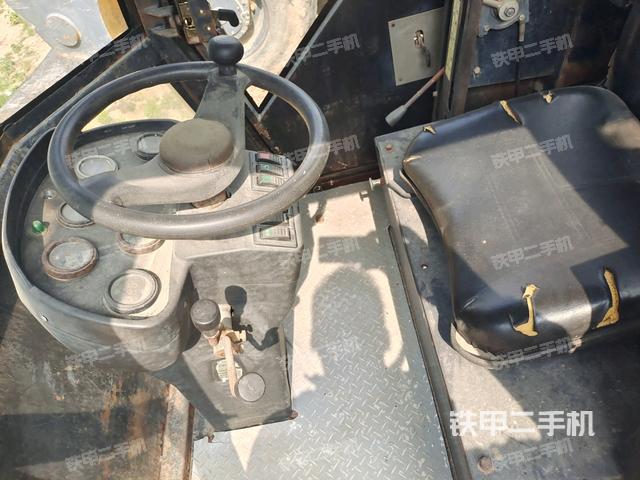 驾驶室侧向上照全景（压路机驾驶室）