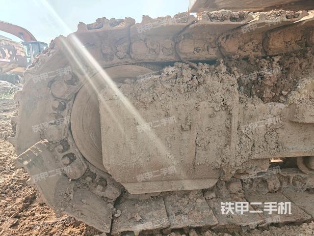 右侧履带整体(行走机构) 右侧履带整体(行走机构)