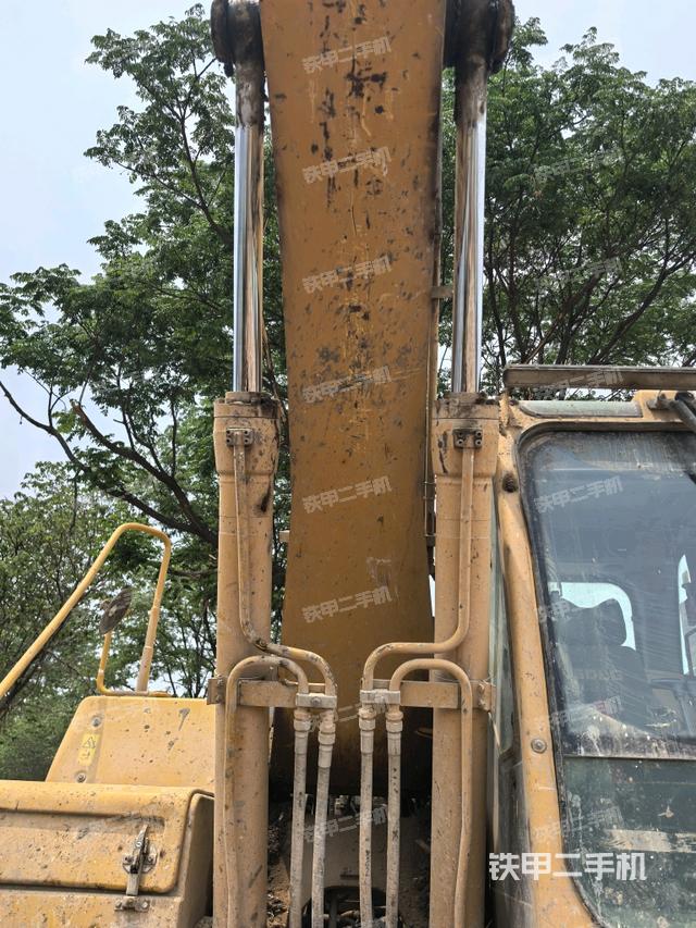 大臂油缸整體?豎拍(工作和回轉(zhuǎn)裝置) 大臂油缸整體?豎拍(工作和回轉(zhuǎn)裝置)