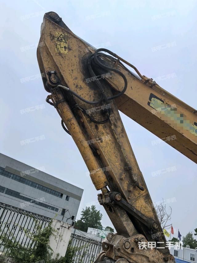 小臂整體左后(工作和回轉(zhuǎn)裝置) 小臂整體左后(工作和回轉(zhuǎn)裝置)