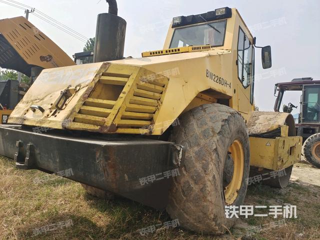 右后45°（壓路機整機外觀）