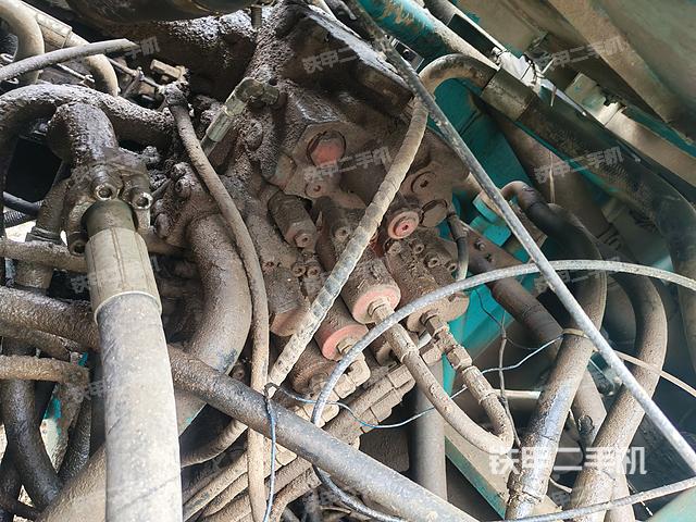 回转马达和主控阀（整机外观）