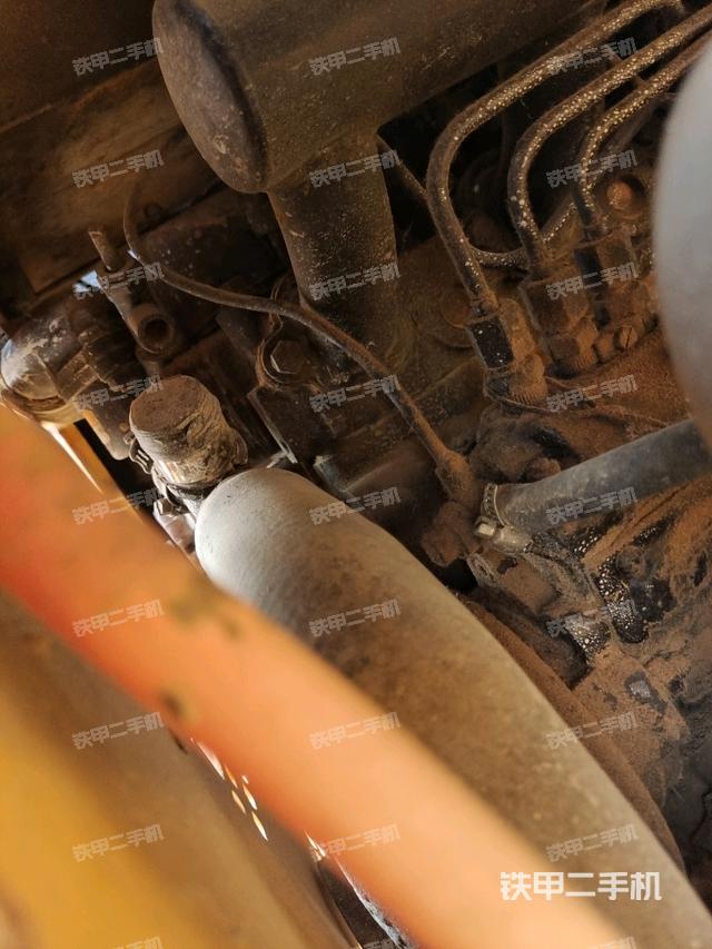 發(fā)動機(jī)艙全景（壓路機(jī)發(fā)動機(jī)艙）