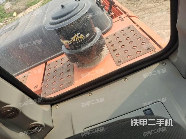 左后方玻璃角標(駕駛室部分) 左后方玻璃角標(駕駛室部分)