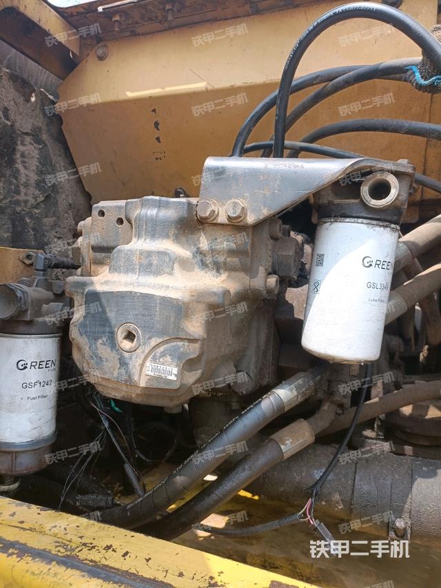 液壓泵艙室正面整體(整機(jī)外觀) 液壓泵艙室正面整體(整機(jī)外觀)