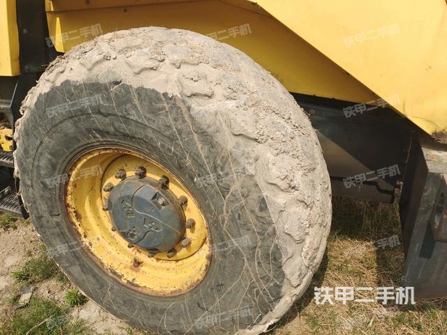 前輪左側減震塊連接及部件（壓路機前后車架）