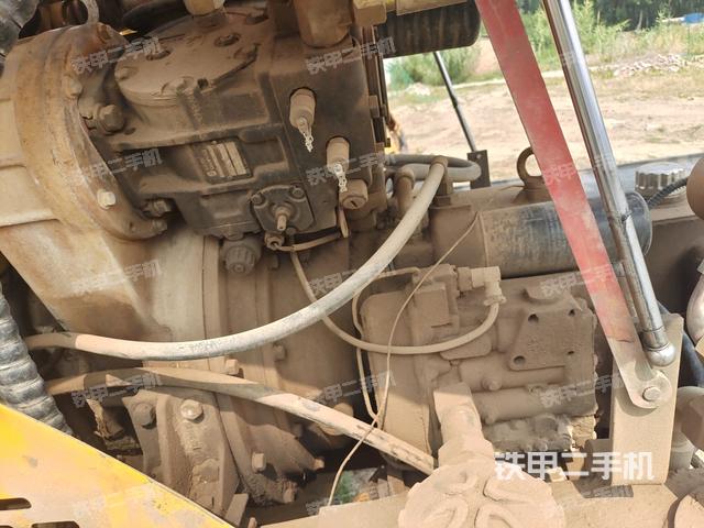 散热器全景(压路机发动机舱) 散热器全景(压路机发动机舱)