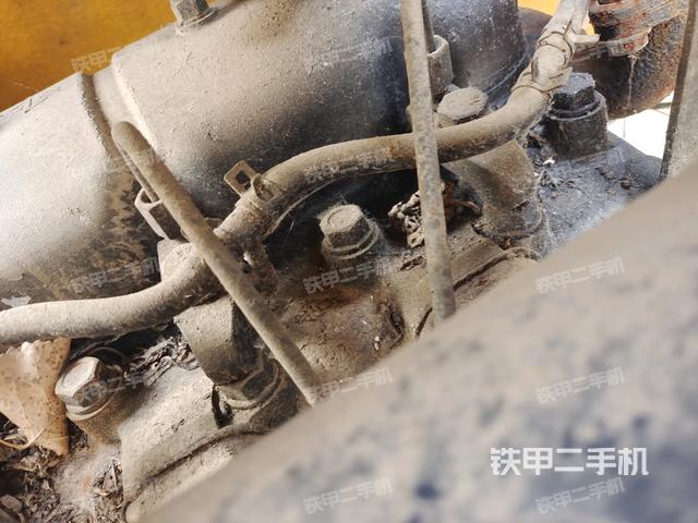 发动机左侧全景(压路机发动机舱) 发动机左侧全景(压路机发动机舱)
