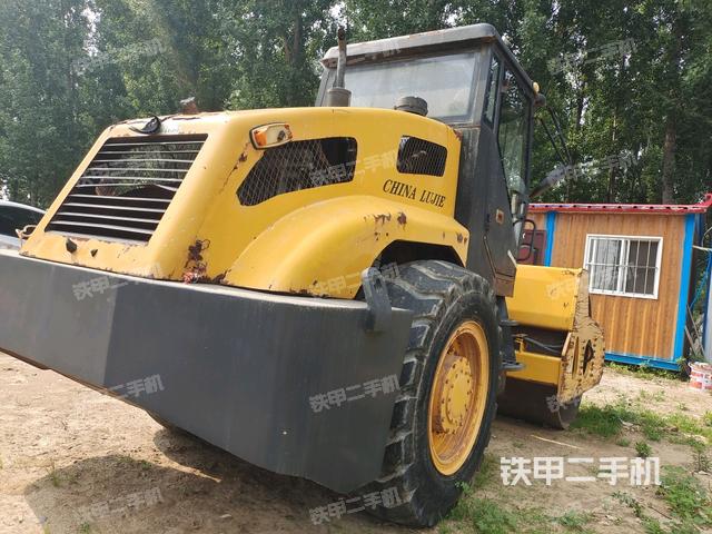 右后45°（压路机整机外观）