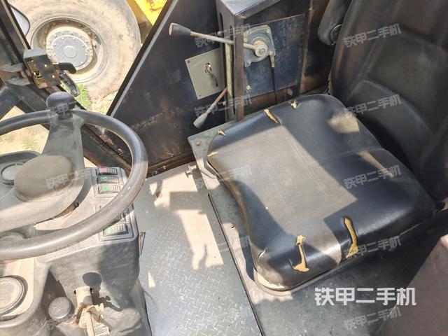 仪表盘全景（压路机驾驶室）