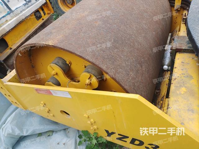 正后侧(压路机前后车架) 正后侧(压路机前后车架)