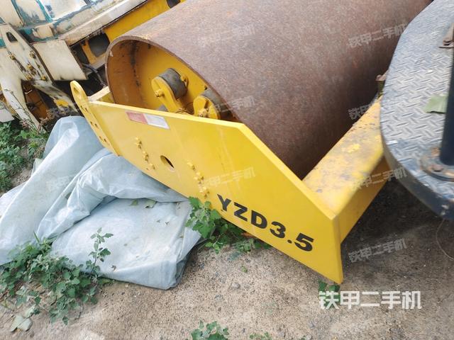 前轮左侧减震块连接及部件(压路机前后车架) 前轮左侧减震块连接及部件(压路机前后车架)