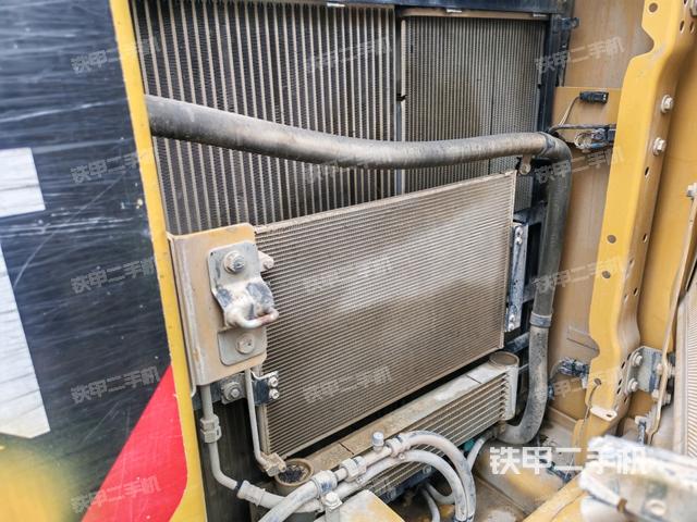 散熱器正面(大件艙室) 散熱器正面(大件艙室)