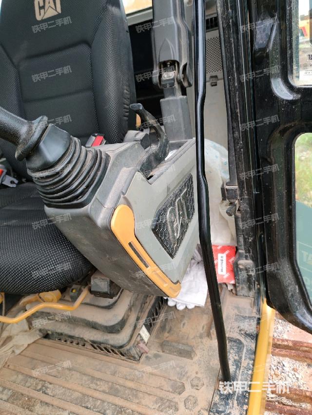 座椅左側(cè)控制臺(tái)/音響/含左手柄(駕駛室部分) 座椅左側(cè)控制臺(tái)/音響/含左手柄(駕駛室部分)