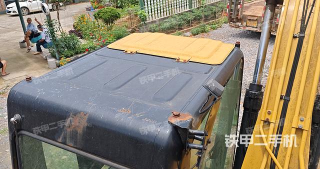 驾驶室顶部（整机外观）