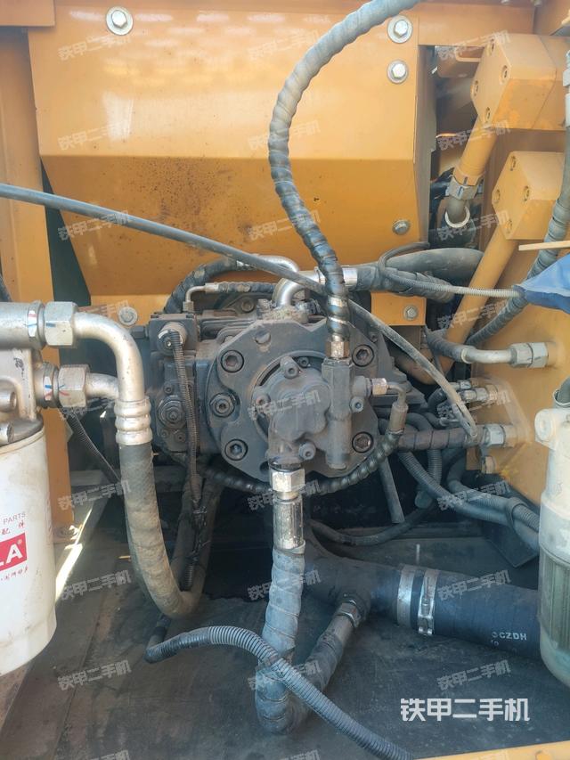 液壓泵艙室正面整體(整機(jī)外觀) 液壓泵艙室正面整體(整機(jī)外觀)