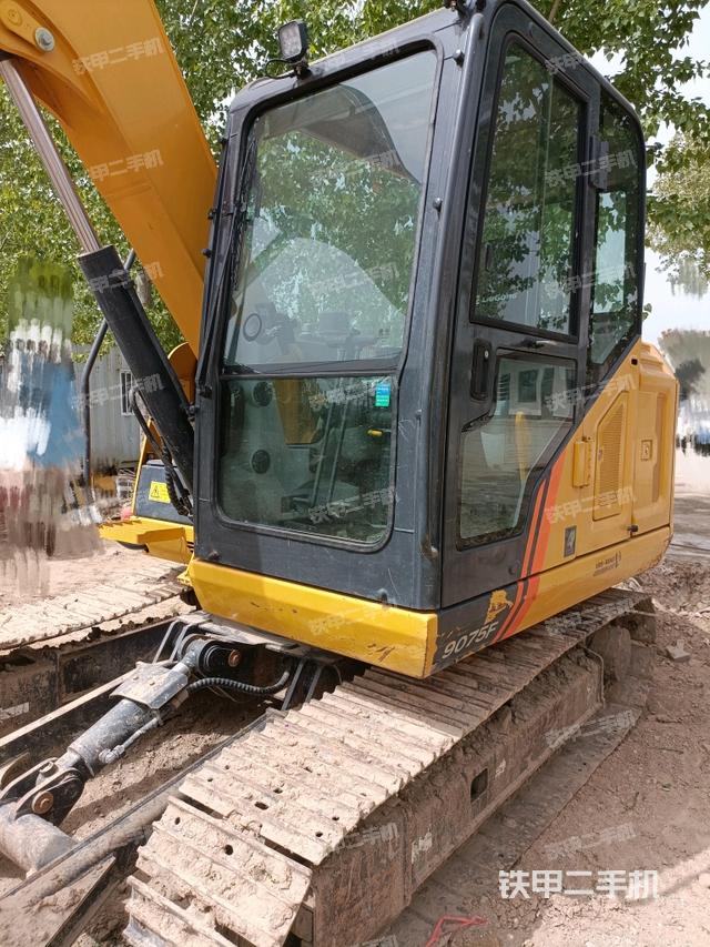 驾驶室整体(整机外观) 驾驶室整体(整机外观)