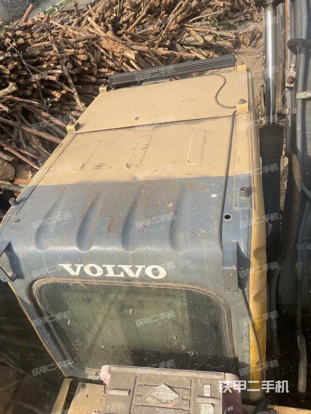 駕駛室頂部（整機外觀）