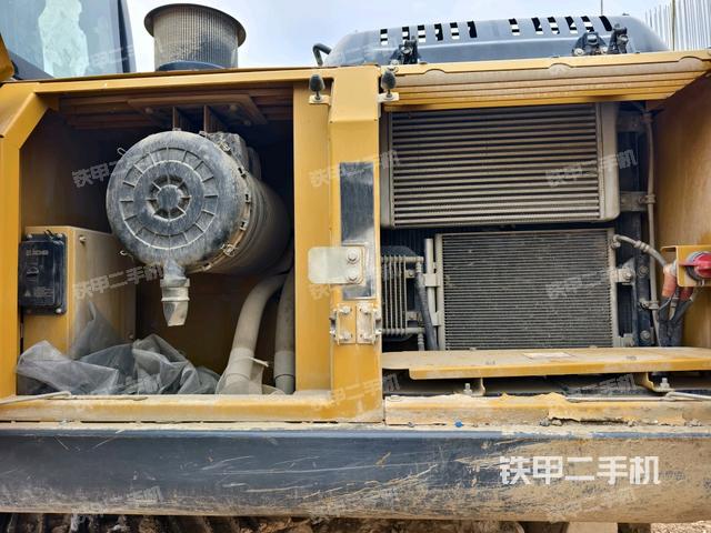 散熱器正面(大件艙室) 散熱器正面(大件艙室)