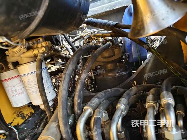 回轉(zhuǎn)馬達(dá)和主控閥(整機(jī)外觀) 回轉(zhuǎn)馬達(dá)和主控閥(整機(jī)外觀)