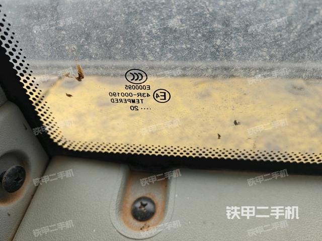 后窗玻璃角標(駕駛室部分) 后窗玻璃角標(駕駛室部分)