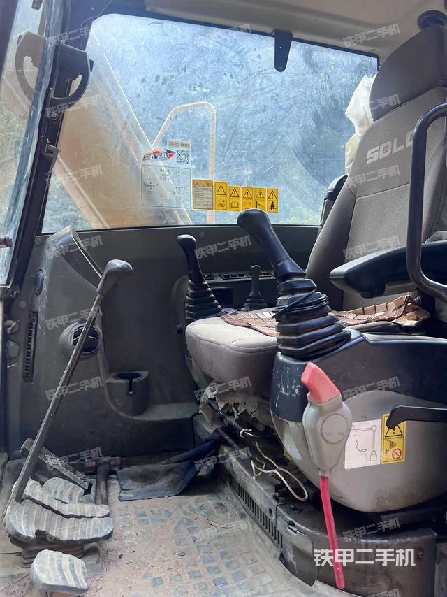 驾驶室整体（整机外观）