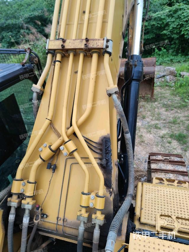 大臂背部俯視(工作和回轉(zhuǎn)裝置) 大臂背部俯視(工作和回轉(zhuǎn)裝置)