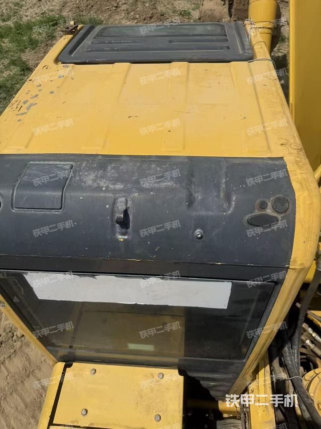 駕駛室頂部（整機外觀）