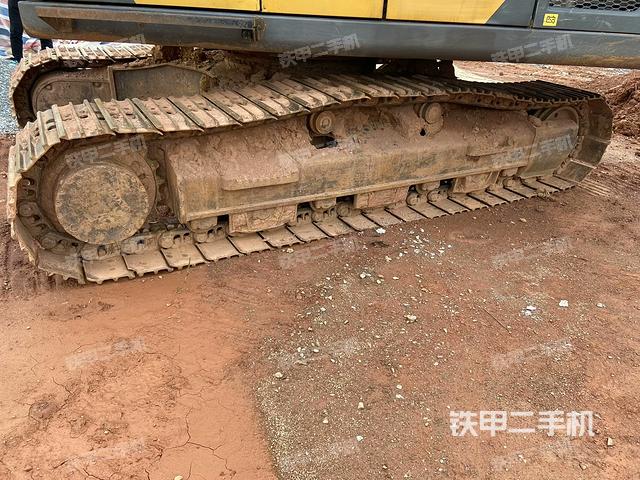 左側(cè)履帶整體?(行走機(jī)構(gòu)) 左側(cè)履帶整體?(行走機(jī)構(gòu))