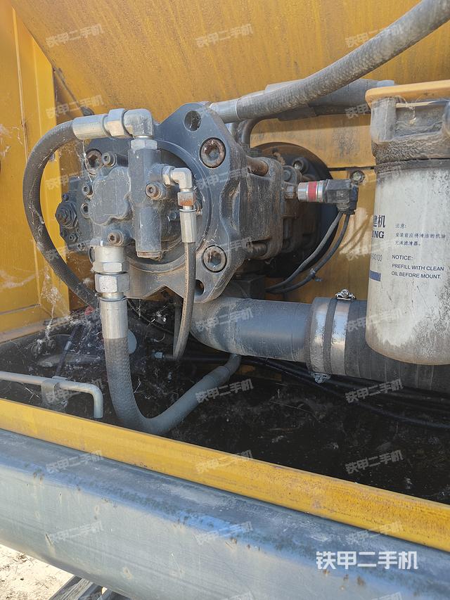 液壓泵艙室正面整體(整機(jī)外觀) 液壓泵艙室正面整體(整機(jī)外觀)