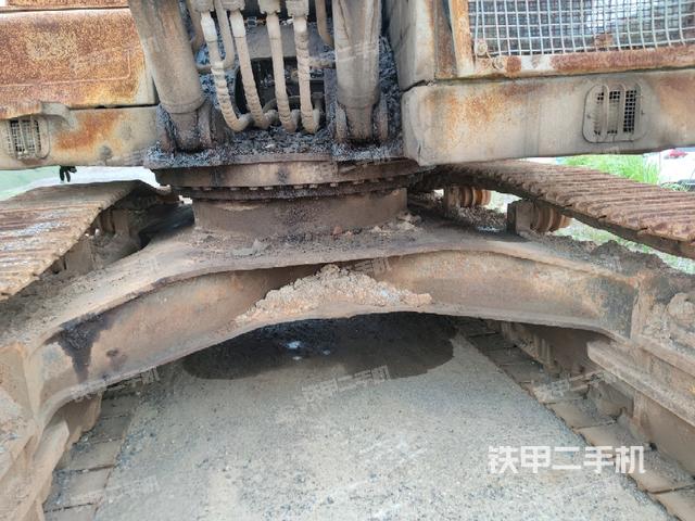 轉(zhuǎn)盤和下車架正前(工作和回轉(zhuǎn)裝置) 轉(zhuǎn)盤和下車架正前(工作和回轉(zhuǎn)裝置)