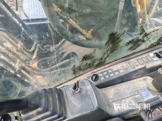 座椅右侧控制台/钥匙门/油门/含右手柄（驾驶室部分）