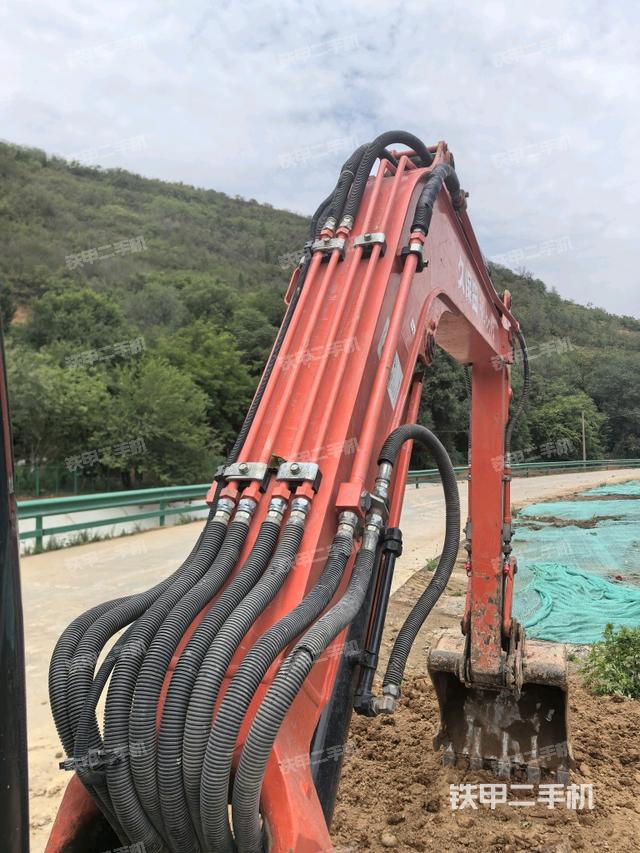 大臂背部俯視(工作和回轉(zhuǎn)裝置) 大臂背部俯視(工作和回轉(zhuǎn)裝置)