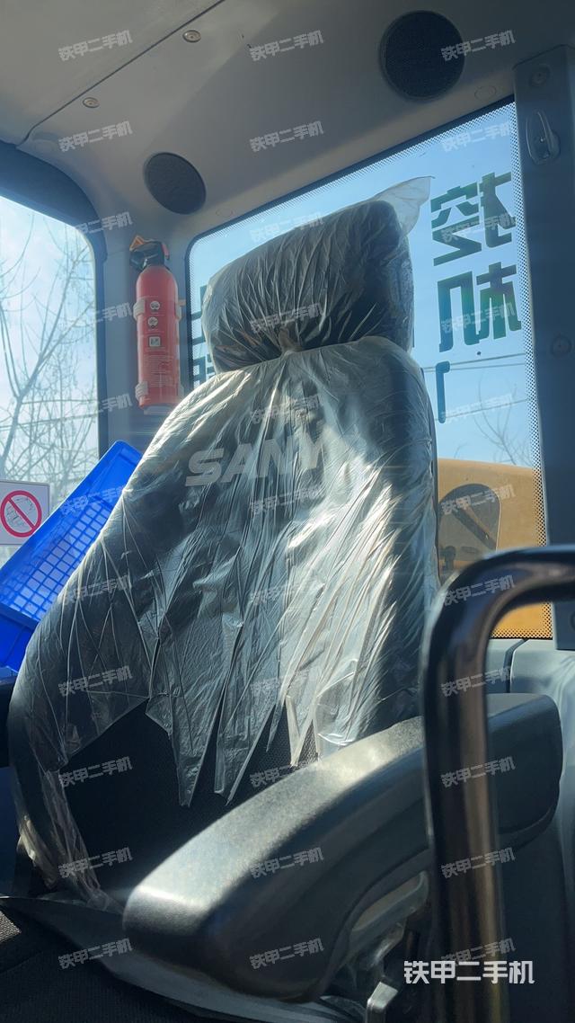 液壓泵艙室正面整體(整機(jī)外觀) 液壓泵艙室正面整體(整機(jī)外觀)