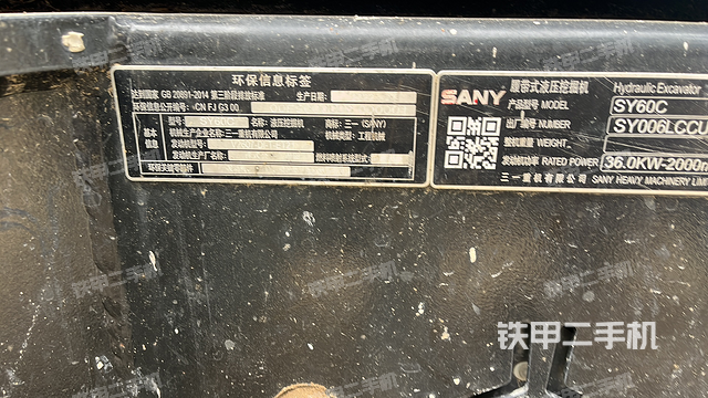 單側(cè)履帶整體(整機(jī)外觀) 單側(cè)履帶整體(整機(jī)外觀)