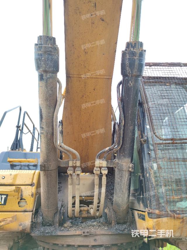 大臂油缸整體?豎拍(工作和回轉(zhuǎn)裝置) 大臂油缸整體?豎拍(工作和回轉(zhuǎn)裝置)