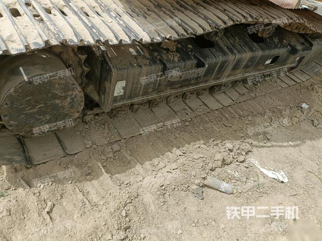單側(cè)履帶整體(整機外觀) 單側(cè)履帶整體(整機外觀)