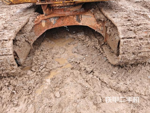 轉盤和下車架正前(工作和回轉裝置) 轉盤和下車架正前(工作和回轉裝置)