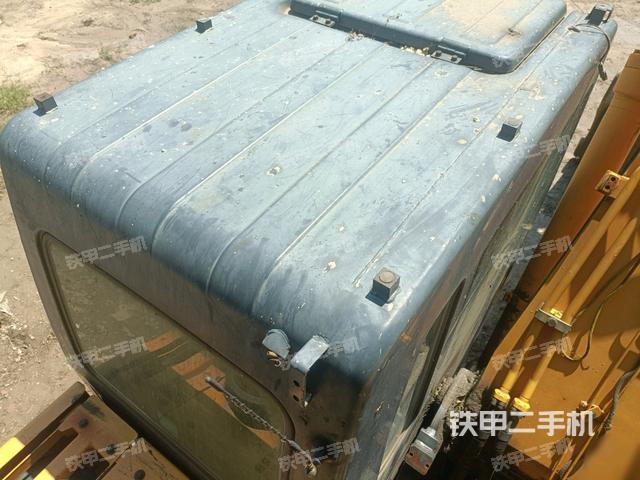 駕駛室頂部（整機外觀）