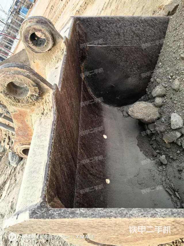 回转马达和主控阀（整机外观）