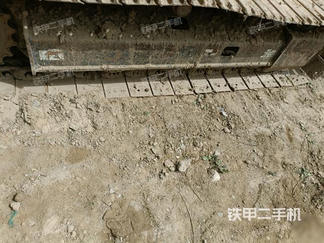 单侧履带整体(整机外观) 单侧履带整体(整机外观)