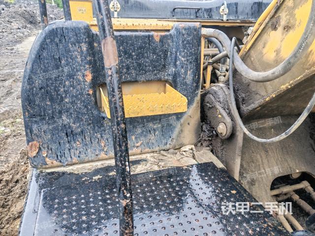 小臂整体右前（工作和回转装置）